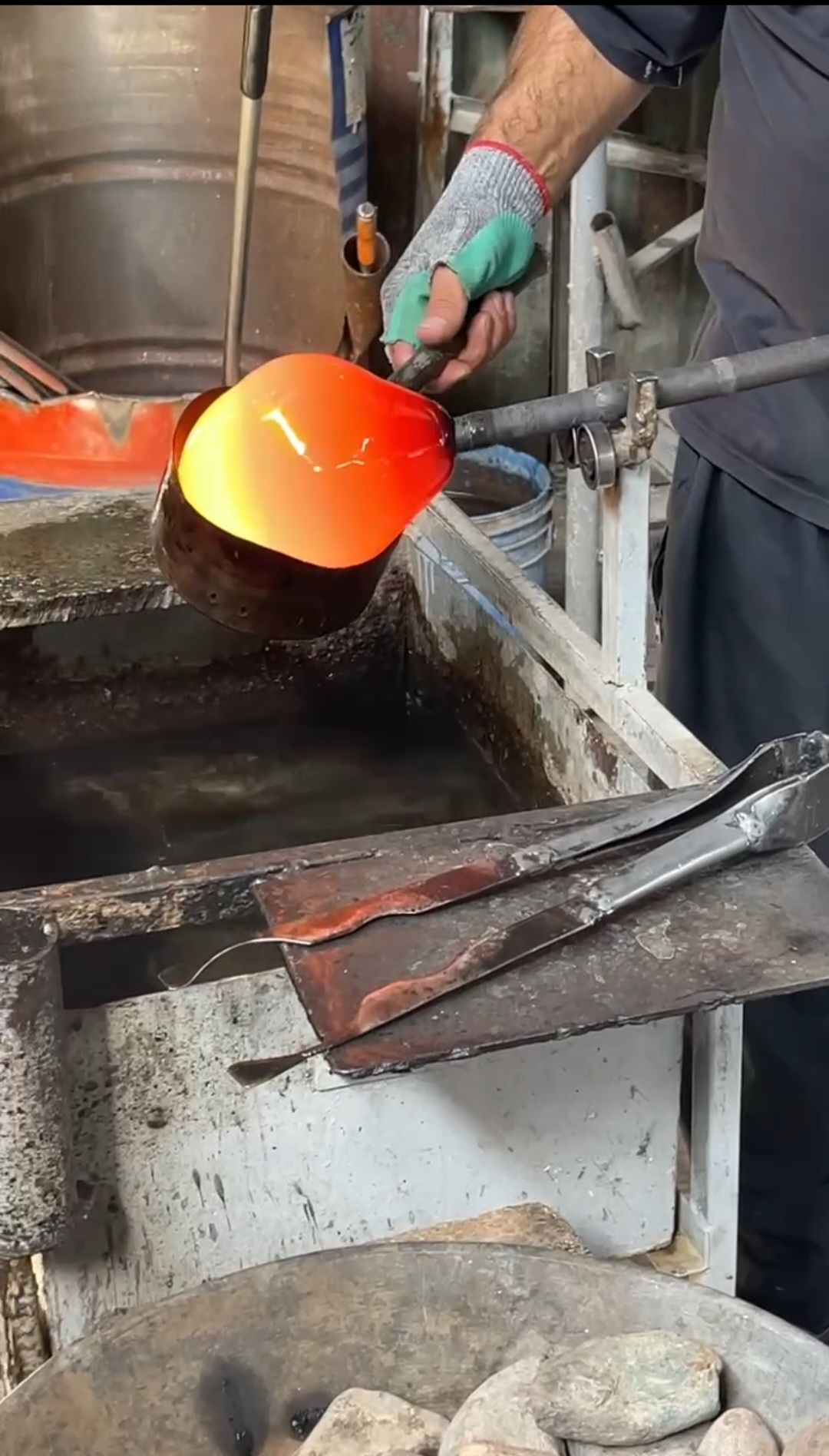 Alvan Bolour – Handmade Glassware Manufacturer in Iran